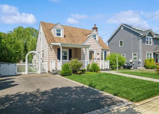 Property at 239 Stephen St, North Bellmore, NY 11710, 4 beds, 2 baths