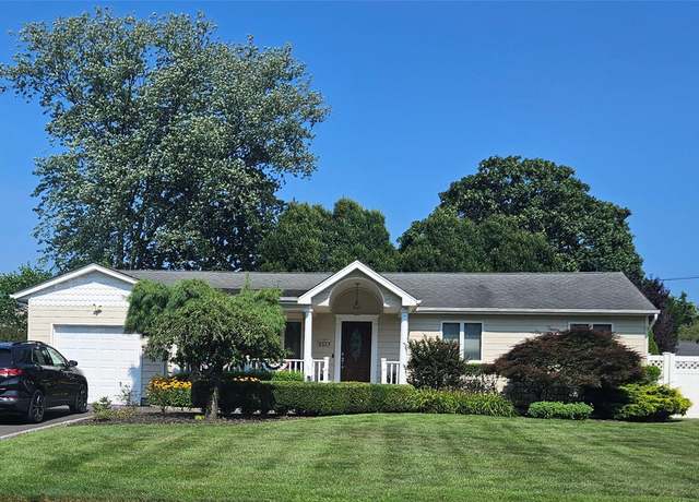 Property at 327 Lowell Rd, Sayville, NY 11782, 3 beds, 3 baths