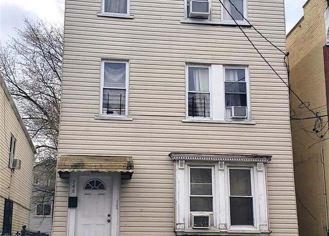 Property at 748 E 223rd St, Bronx, NY 10466, 8 beds, 3 baths