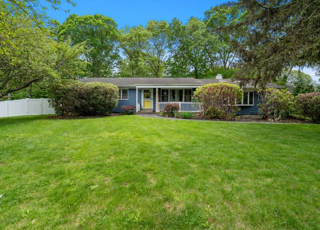 Property at 2 Canterbury Ct, East Setauket, NY 11733, 3 beds, 2.5 baths