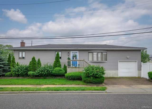 Property at 12 Roosevelt Pl, Massapequa, NY 11758, 3 beds, 2 baths