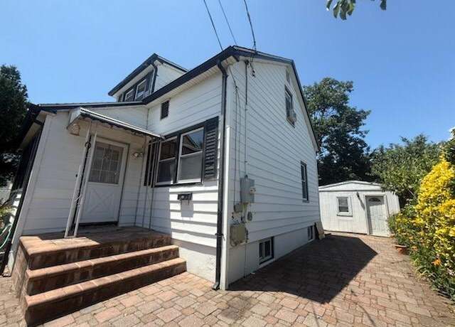 Property at 17 June Ave, Bayville, NY 11709, 7 beds, 4 baths