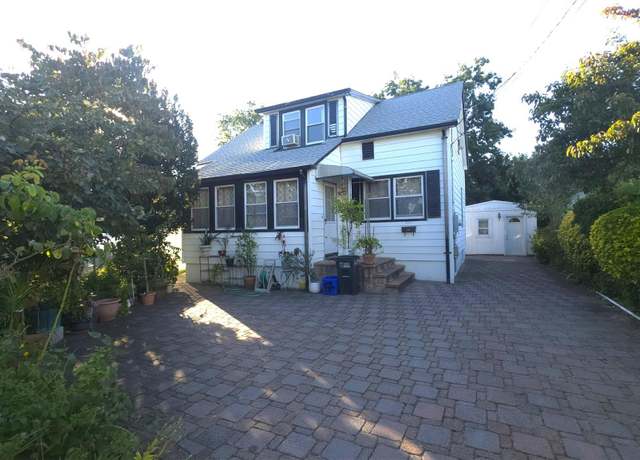 Property at 17 June Ave, Bayville, NY 11709, 3 beds, 2 baths