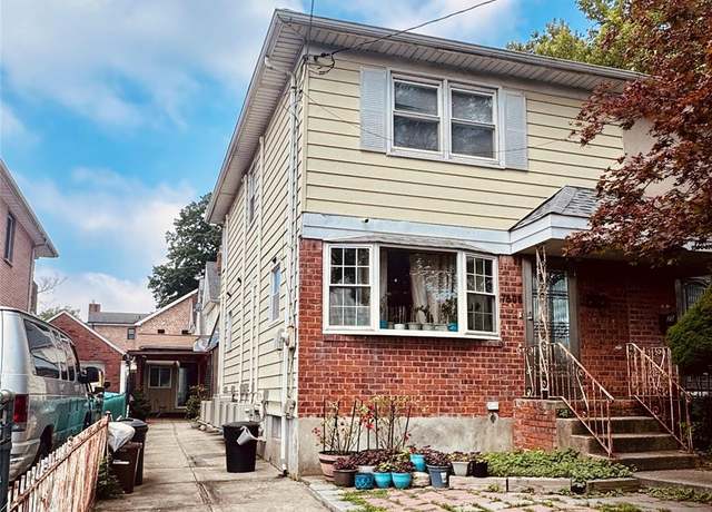 Property at 7506 164th St, Fresh Meadows, NY 11366, 3 beds, 2.5 baths