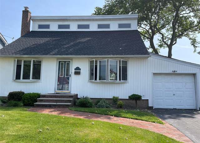 Property at 17 Plymouth Rd, Massapequa, NY 11758, 3 beds, 2 baths