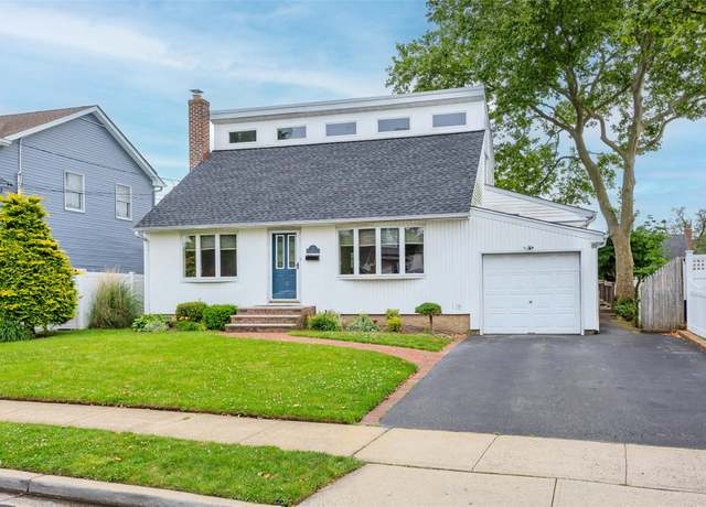 Property at 17 Plymouth Rd, Massapequa, NY 11758, 3 beds, 2 baths