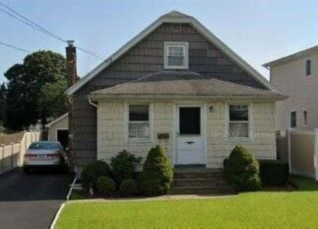 Property at 274 N Michigan Ave, Massapequa, NY 11758, 3 beds, 1 bath