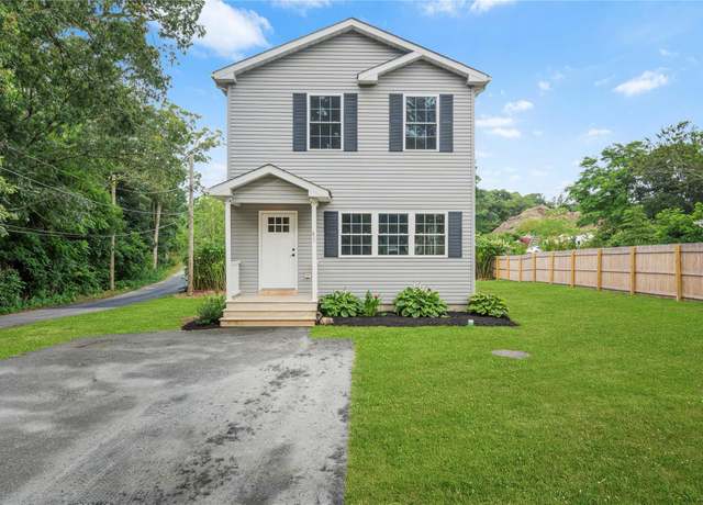 Property at 209 Horton Ave, Riverhead, NY 11901, 3 beds, 1.5 baths