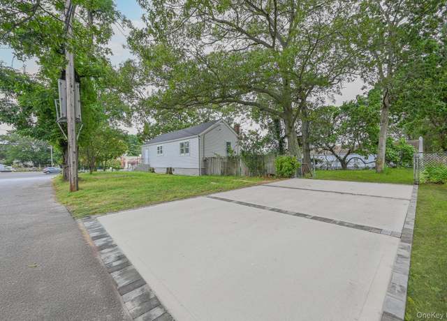 Property at 1404 Middle Country Rd, Centereach, NY 11720, 3 beds, 2 baths