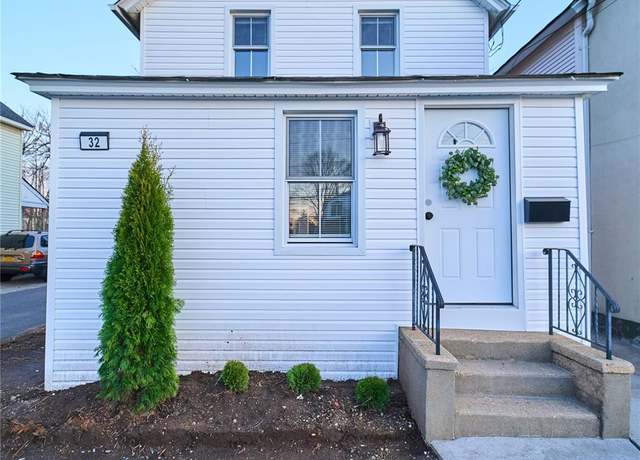 Property at 32 Thorne Ave, Hempstead, NY 11550, 4 beds, 2 baths