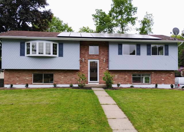 Property at 21 Standish Ave, Middletown, NY 10940, 4 beds, 2.5 baths