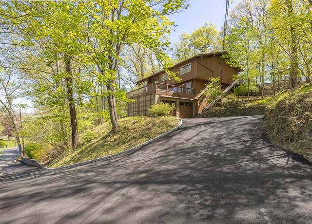 Property at 4 Steinway Ct, Suffern, NY 10901, 4 beds, 2.5 baths