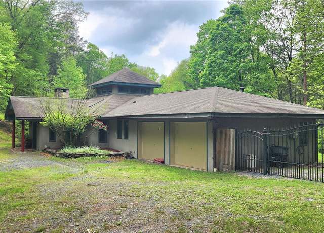 Property at 66 Hillside Rd, Barryville, NY 12719, 3 beds, 2.5 baths