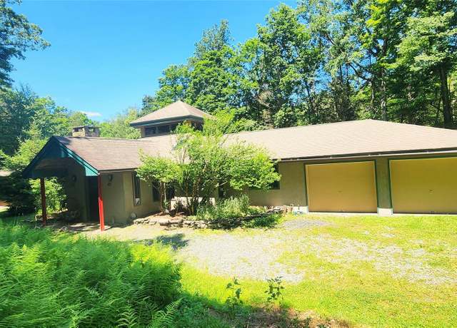 Property at 66 Hillside Rd, Barryville, NY 12719, 3 beds, 2.5 baths