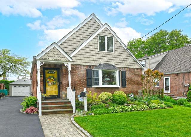 Property at 129 Brown St, Mineola, NY 11501, 3 beds, 1 bath