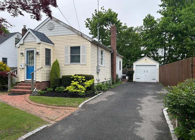 Property at 49 Sutton Ct, West Islip, NY 11795, 1 bed, 1 bath