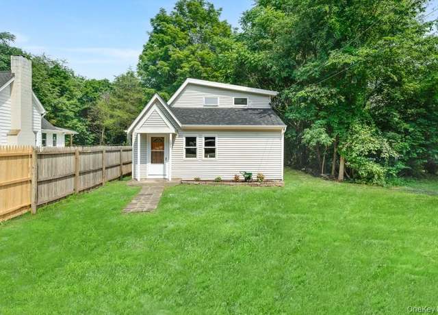Property at 131 Vassar Rd, Poughkeepsie, NY 12603, 3 beds, 1 bath