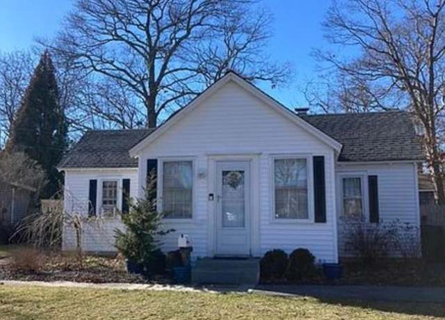 Property at 24 Circuit Rd, Bellport Village, NY 11713, 2 beds, 1 bath