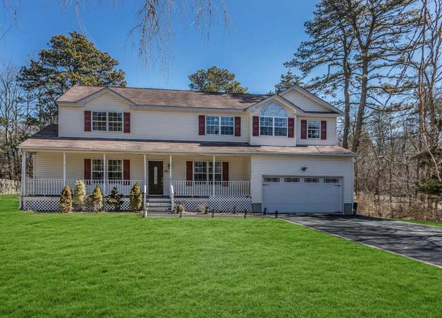 Property at 865 Old Medford Ave, Medford, NY 11763, 4 beds, 2.5 baths