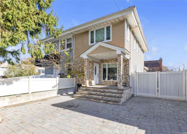 Property at 72-05 164th St, Fresh Meadows, NY 11365, 3 beds, 2.5 baths
