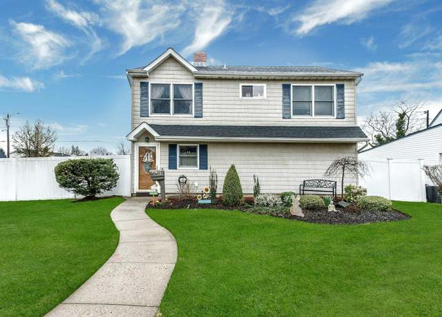 Property at 88 Sunrise Ln, Levittown, NY 11756, 4 beds, 2 baths