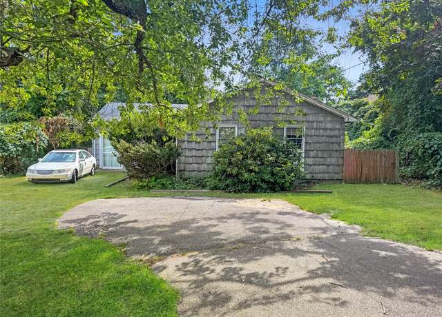 Property at 608 Montauk Hwy, Southampton, NY 11968, 4 beds, 1 bath