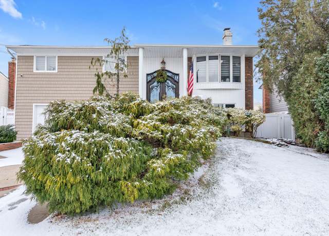 Property at 2694 Dorothy St, Bellmore, NY 11710, 6 beds, 2 baths