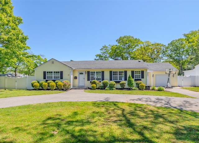 Property at 39 Harned Rd, Commack, NY 11725, 3 beds, 1.5 baths