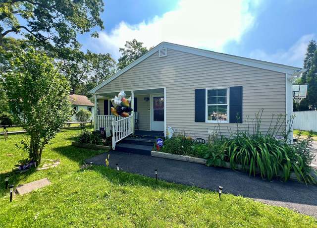 Property at 142 Daisy Dr, Mastic Beach, NY 11951, 3 beds, 1 bath
