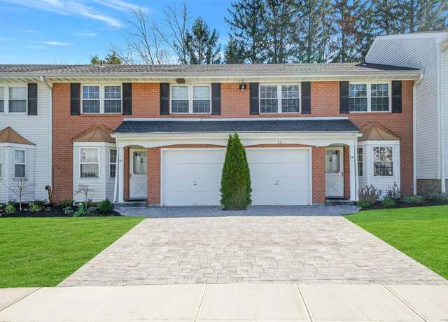 Property at 37 Santa Barbara Dr #37, Plainview, NY 11803, 2 beds, 2.5 baths
