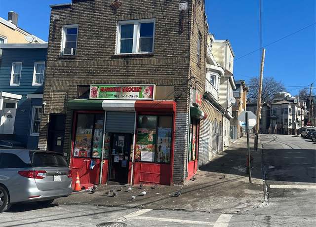 Property at 114 Oak St, Yonkers, NY 10701, 10 beds, 3 baths
