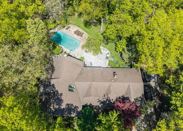 Property at 30 Bramble Ln, Melville, NY 11747, 5 beds, 4.5 baths