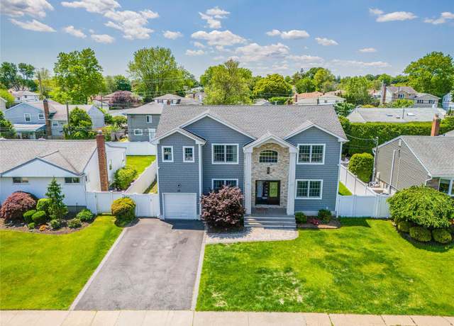 Property at 20 Frederick Dr, Plainview, NY 11803, 5 beds, 4.5 baths