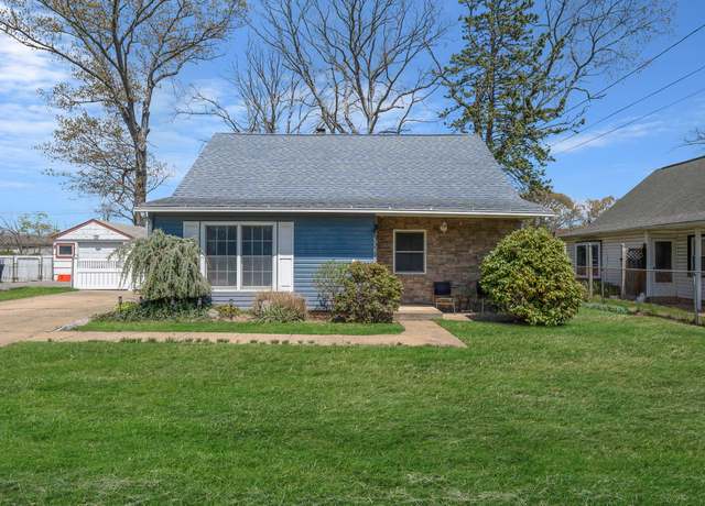 Property at 639 Robin Ct, West Hempstead, NY 11552, 4 beds, 2 baths