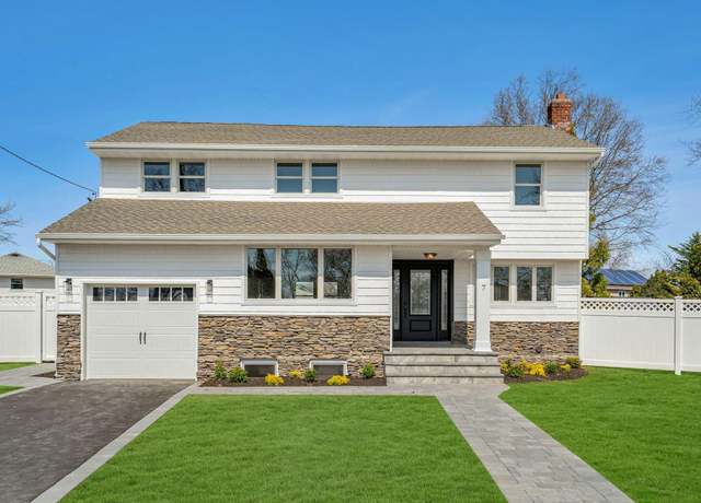 Property at 7 Diellen Ct, Commack, NY 11725, 3 beds, 2.5 baths