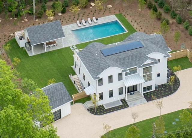 Property at 4 Dogwood Dr, East Hampton, NY 11937, 6 beds, 7.5 baths
