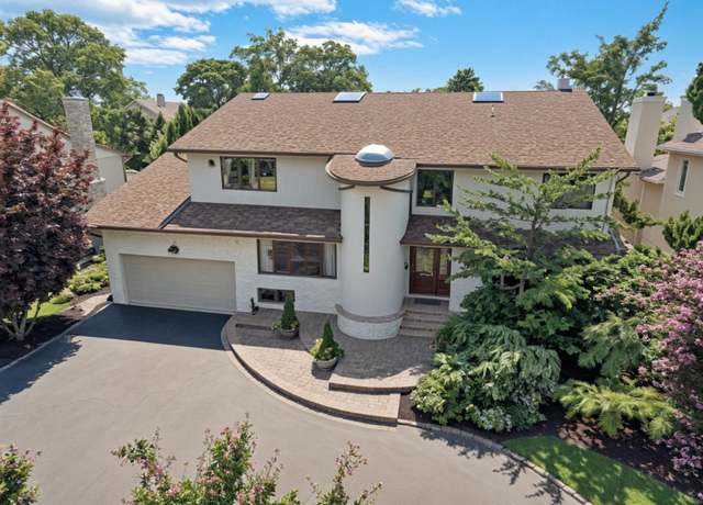 Property at 2000 Lake End Rd, Merrick, NY 11566, 5 beds, 4.5 baths