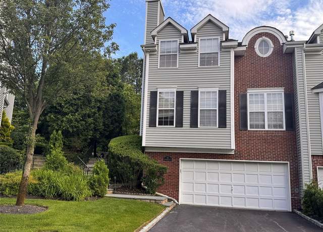 Property at 93 Paddington Cir, Smithtown, NY 11787, 3 beds, 3.5 baths