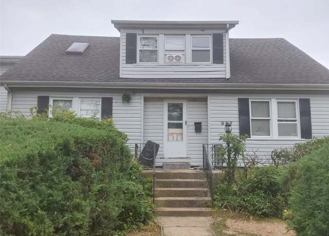 Property at 957 N Broadway, Massapequa, NY 11758, 4 beds, 4 baths