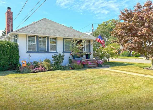 Property at 2614 Park Ave, Baldwin, NY 11510, 2 beds, 1 bath