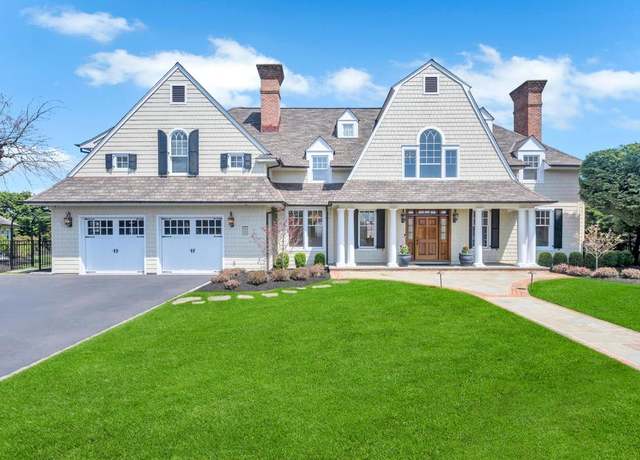 Property at 7 Landing Ln, West Islip, NY 11795, 5 beds, 3.5 baths