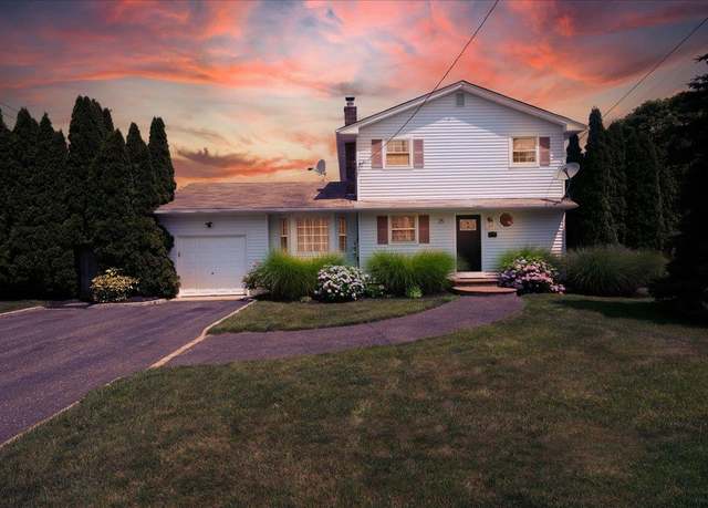 Property at 75 Head Of The Neck Rd, Bellport, NY 11713, 3 beds, 2.5 baths