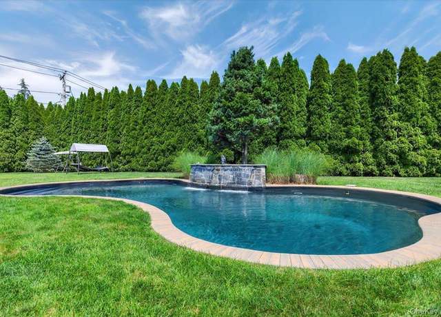 Property at 75 Head Of The Neck Rd, Bellport, NY 11713, 3 beds, 2.5 baths