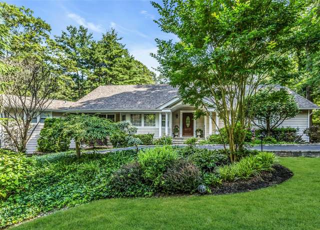 Property at 31 Stonywell Ct, Dix Hills, NY 11746, 5 beds, 4 baths