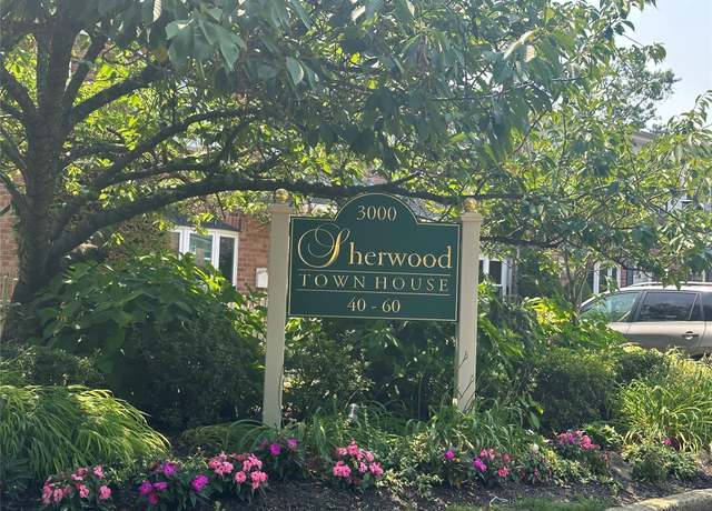 Property at 3000 Stevens St #45, Oceanside, NY 11572, 3 beds, 1.5 baths
