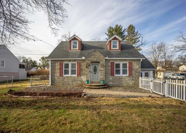 Property at 11 Locust Ave, New Windsor, NY 12553, 3 beds, 1.5 baths
