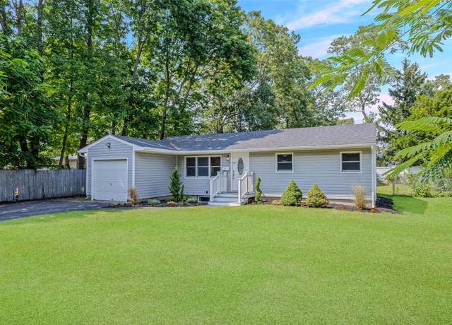 Property at 4991 Express Dr N, Lake Ronkonkoma, NY 11779, 3 beds, 1 bath