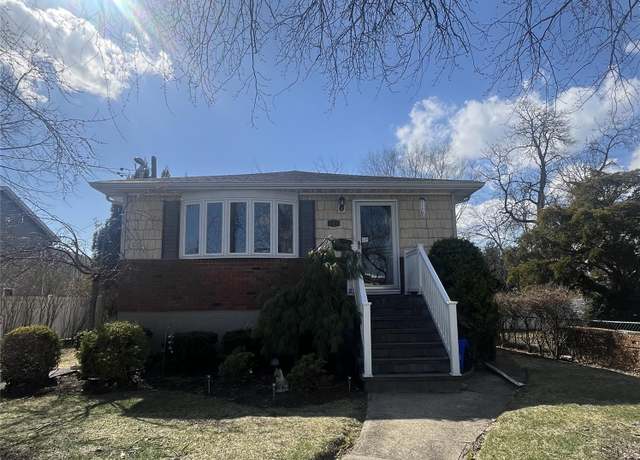 Property at 104 Ralph Ave, Babylon, NY 11702, 3 beds, 1 bath
