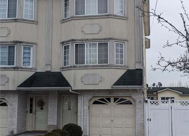 Property at 105 Churchill Ave, Staten Island, NY 10309, 3 beds, 3.5 baths