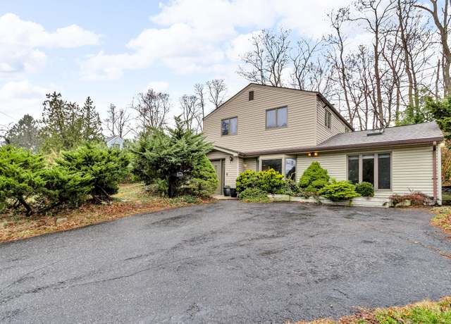 Property at 2 Homestead Ln, New City, NY 10956, 4 beds, 2 baths